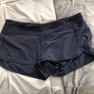 Lulu shorts size 10 2.5 in